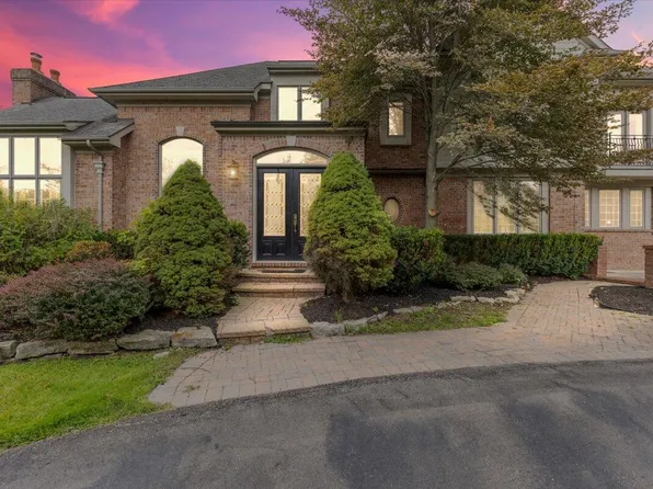 18401 Fox Hollow Ct, Northville, MI 48168