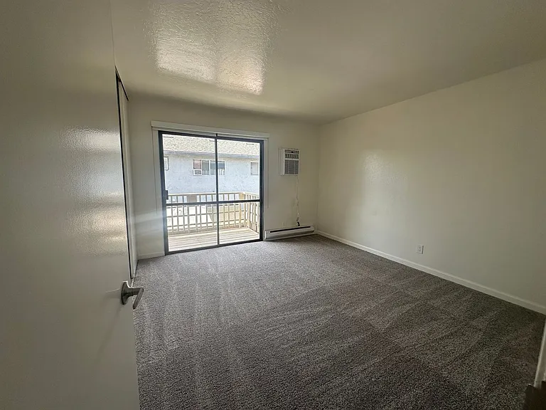 190 Adler Ave — Photo 35