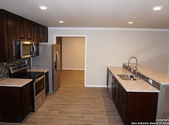 3rd image of 129 Bluet Ln