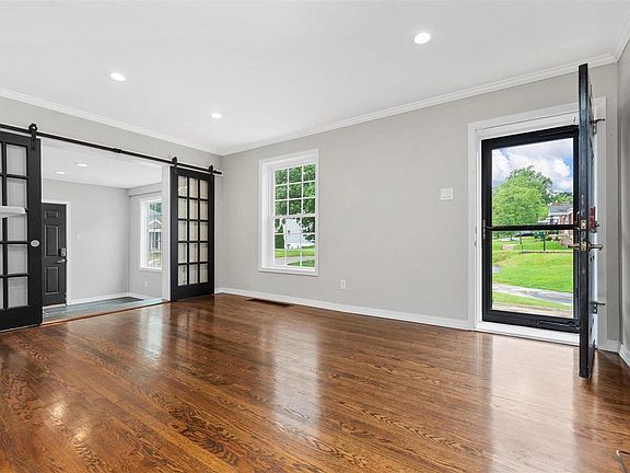 2nd image of 4801 Hershey Dr