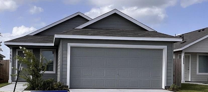 1st image of 1223 Charlotte Way