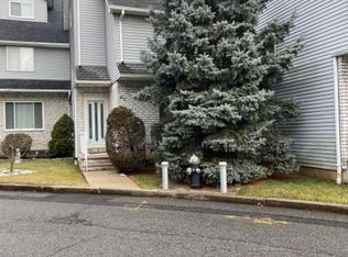 41 Fairlawn Loop, Staten Island, NY 10308