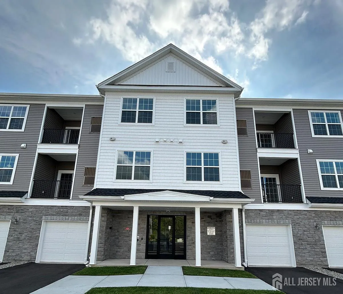 2 bed, 2.0 bath, $3,000 — Photo 1
