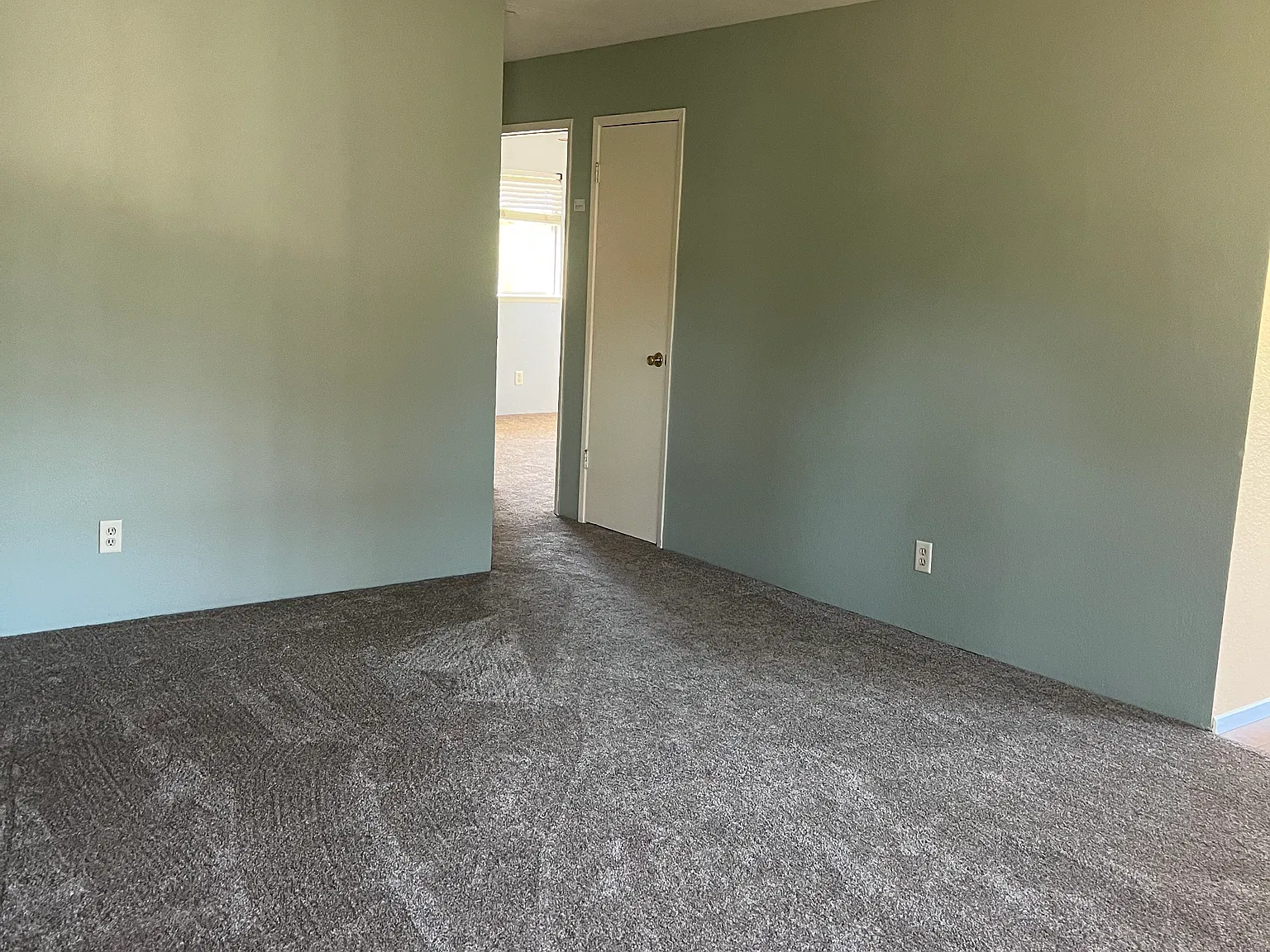 2049 Riverside Ave — Photo 4
