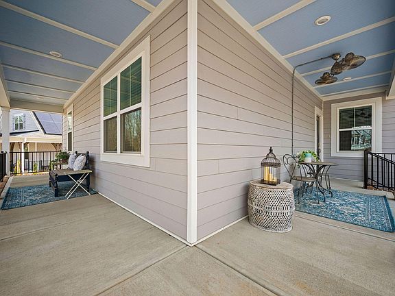 4th image of 528 Spring Flower Ct
