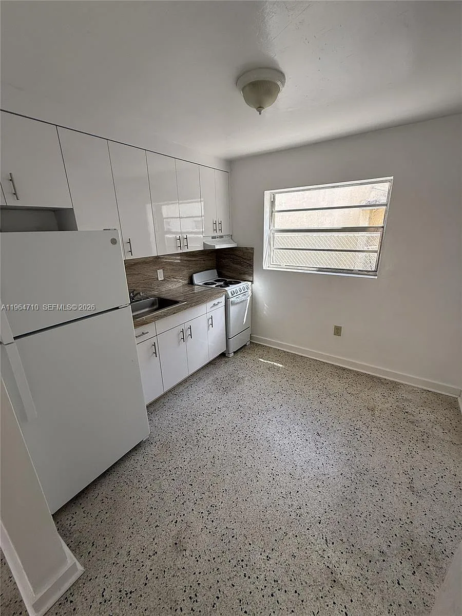 Building Photo - 926 NW 5th St #2
