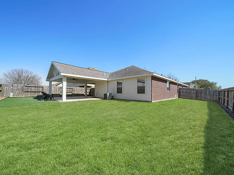 3301 Clover Hill Ln — Photo 5