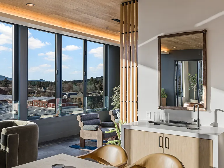 Sunset Lounge for Meetings or Dinners with Friends