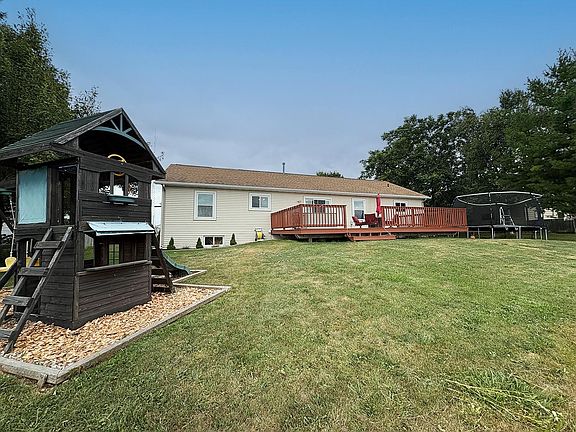 3rd image of 620 N Packer Dr