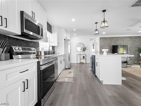 4th image of 233 SW 48th Ter