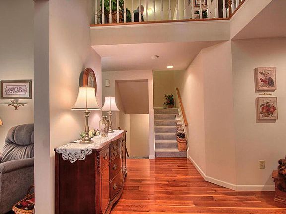 5th image of 501 Thorngate Pl
