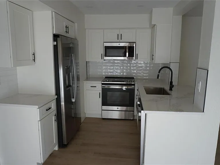 2404 Brigadoon Dr — Photo 6