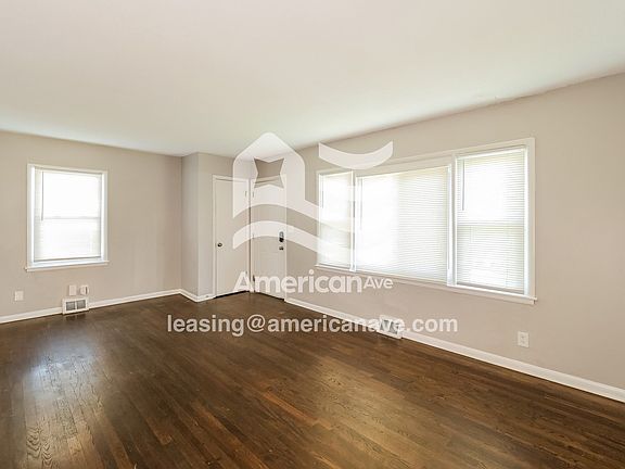 1008556_003_living_room_4.jpg