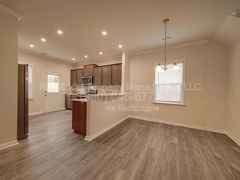 7015 Thornrose Dr — Photo 10
