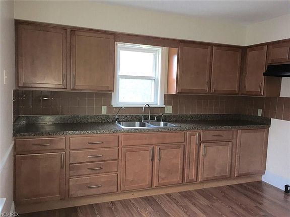 4th image of 1408 Newton St