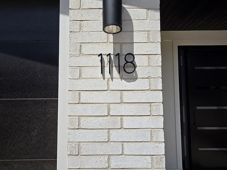 1118 Emilia Ave — Photo 2
