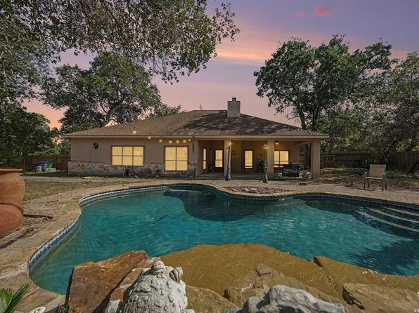 438 Rosewood Dr, La Vernia, TX 78121