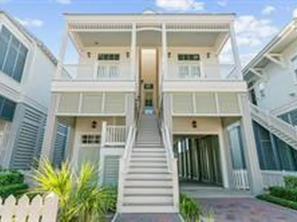 2614 E Seaside Dr, Galveston, TX 77550