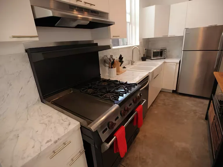 533 Vernon Ave #D — Photo 2