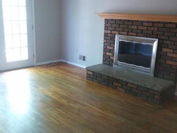 5th image of 421 Main St