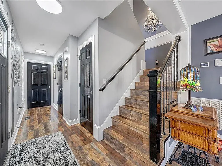 412 Fairfax Ave NW — Photo 3