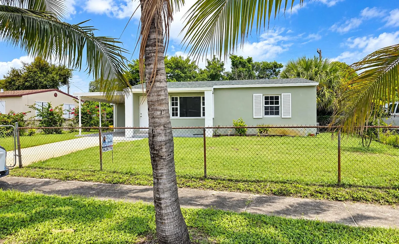 3 bed, 1.0 bath, 900 sqft, $2,200 — Photo 1