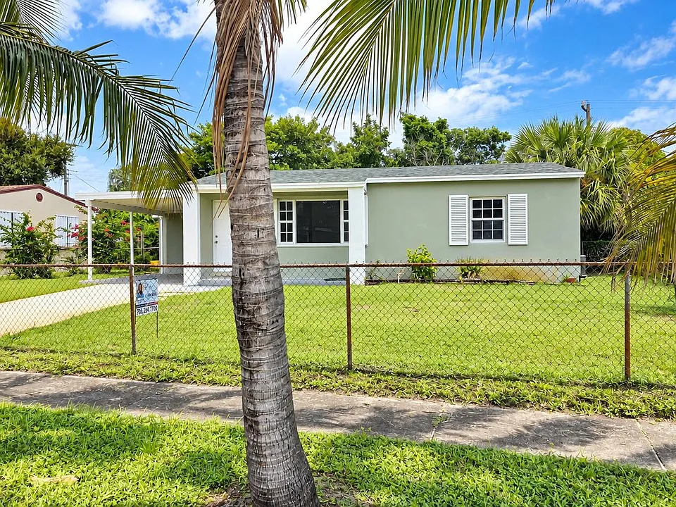 330 W 29th St