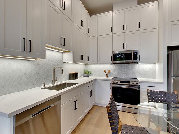 4th image of 635 Fulton St #4