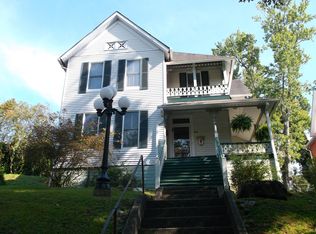 622 Clinton St, Harriman, TN 37748