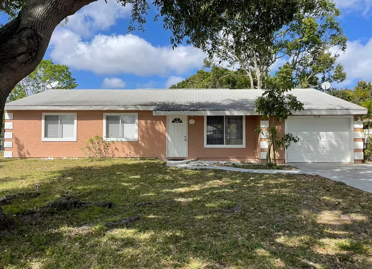 3 bed, 1176 sqft, $2,085 — Photo 2