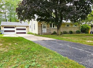 5713 W Calumet Rd, Milwaukee, WI 53223