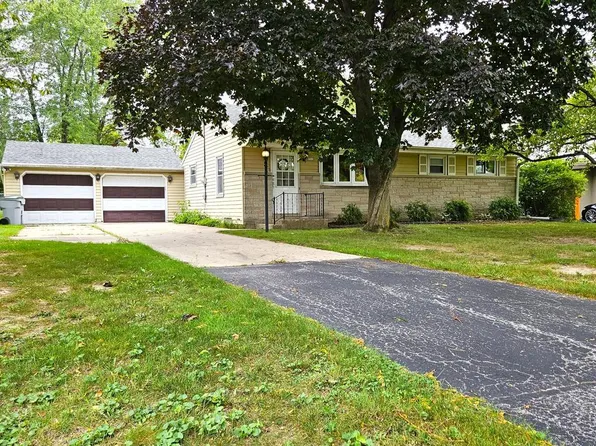 5713 West Calumet ROAD, Milwaukee, WI 53223