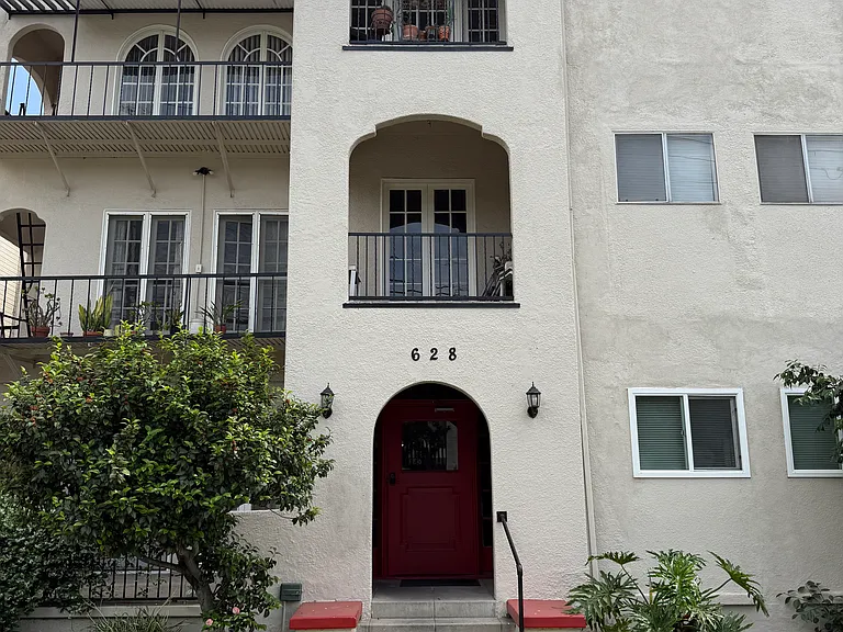 628 E Elk Ave #101 — Photo 1