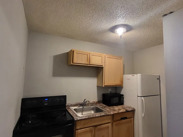 202 N Mississippi St #B — Photo 3
