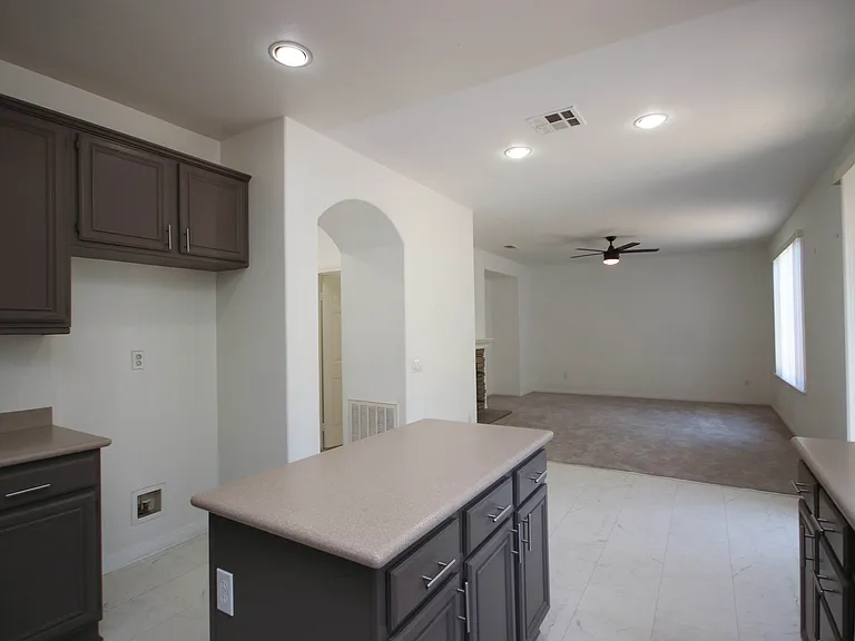 2911 Spruce Ct — Photo 8