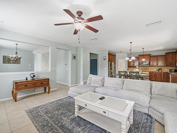 5th image of 104 Claremont Ct
