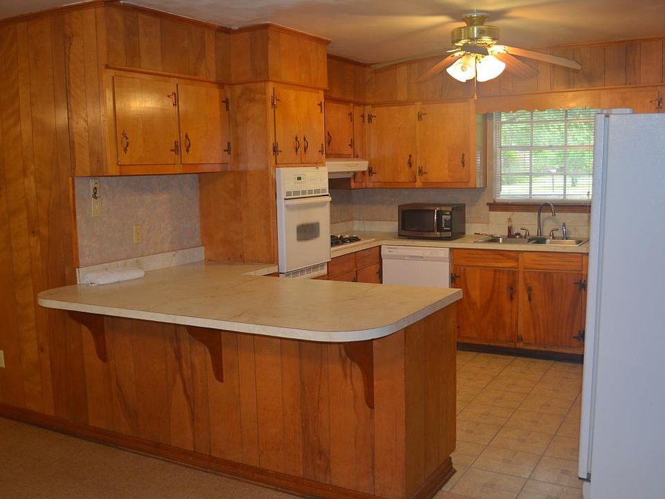 spacious kitchen, micrfowave, gas range, oven, double refrigerator