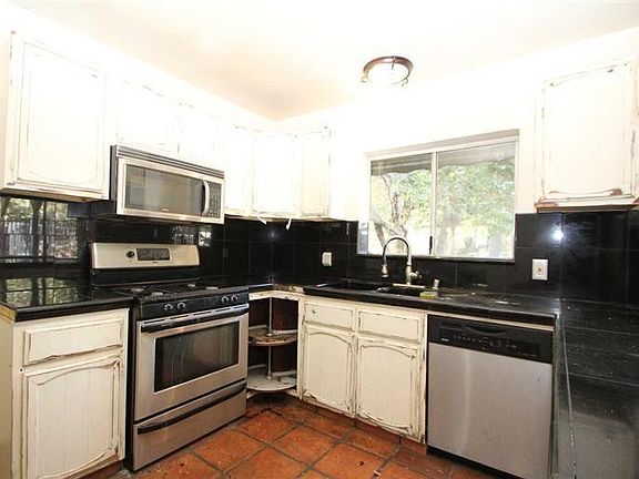 4th image of 10211 Haines Canyon Ave