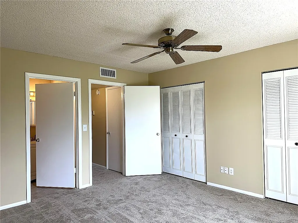 Building Photo - 60 Woodland Dr #104