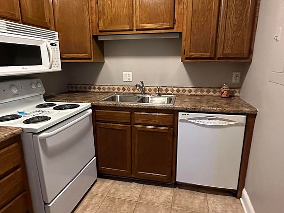4th image of 2718 SW Painter Ave APT A111