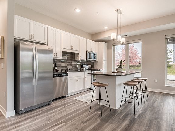 2nd image of 8101 Normandale Lake Blvd Unit 101