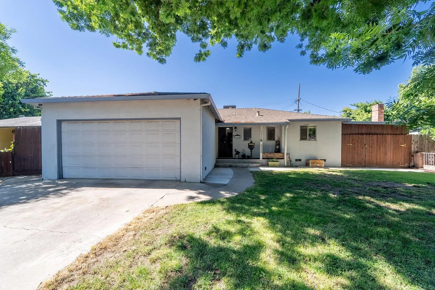 1514 Lorainne Ave photo 1