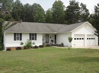 140 Field View Dr, Mount Airy, GA 30563
