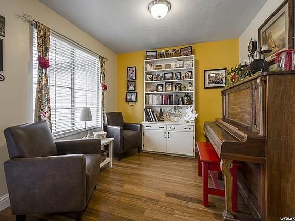 4th image of 2134 N Millet Pl