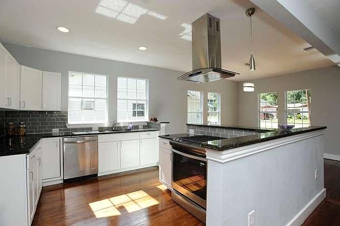 1st image of 454 E Magnolia Ave