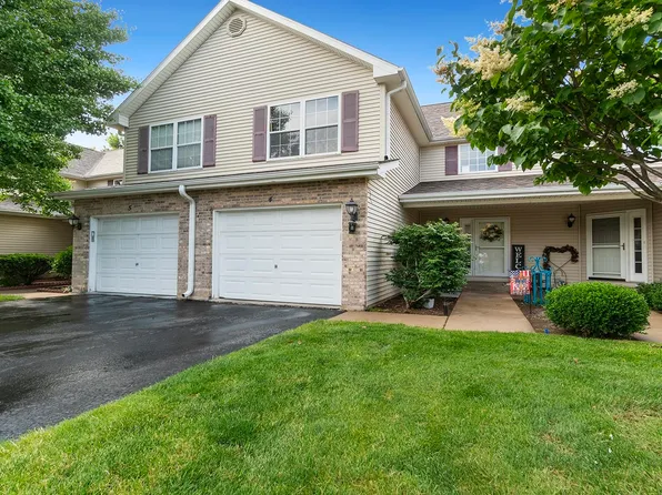 12068 Baneberry Dr, Roscoe, IL 61073