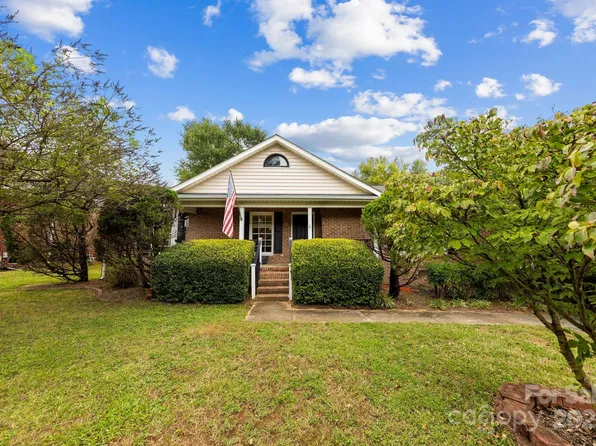 10520 Misty Ridge Ln, Charlotte, NC 28277