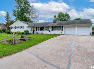 215 Maple Ave, Morrison, IL 61270