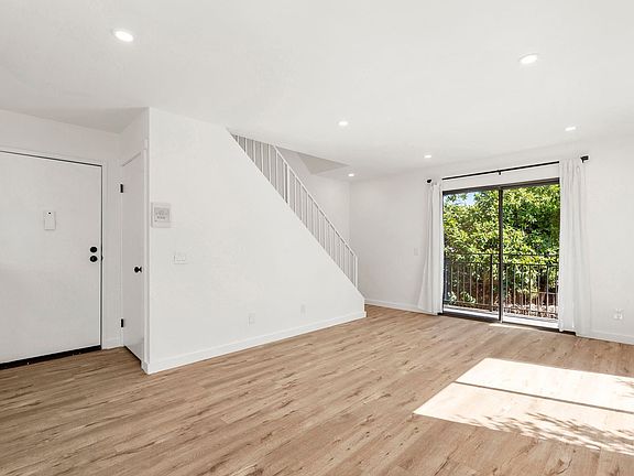 5th image of 548 N Westmoreland Ave #8