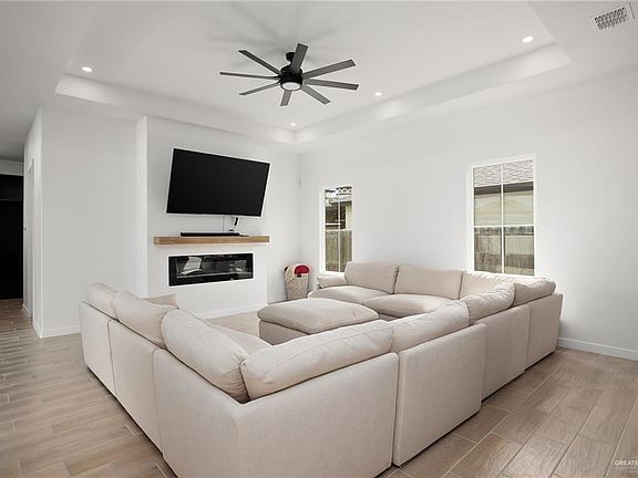 2nd image of 2302 Elbrus Ave